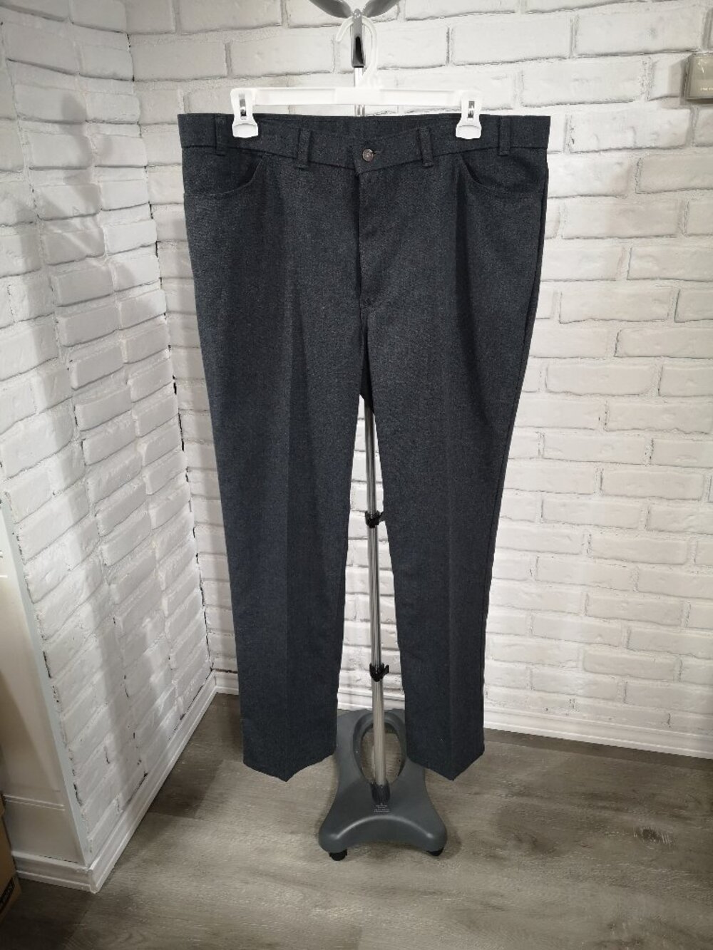 GWG Men's Size 42/32 Dark Grey Textured Flat Front Made in Canada Trousers
